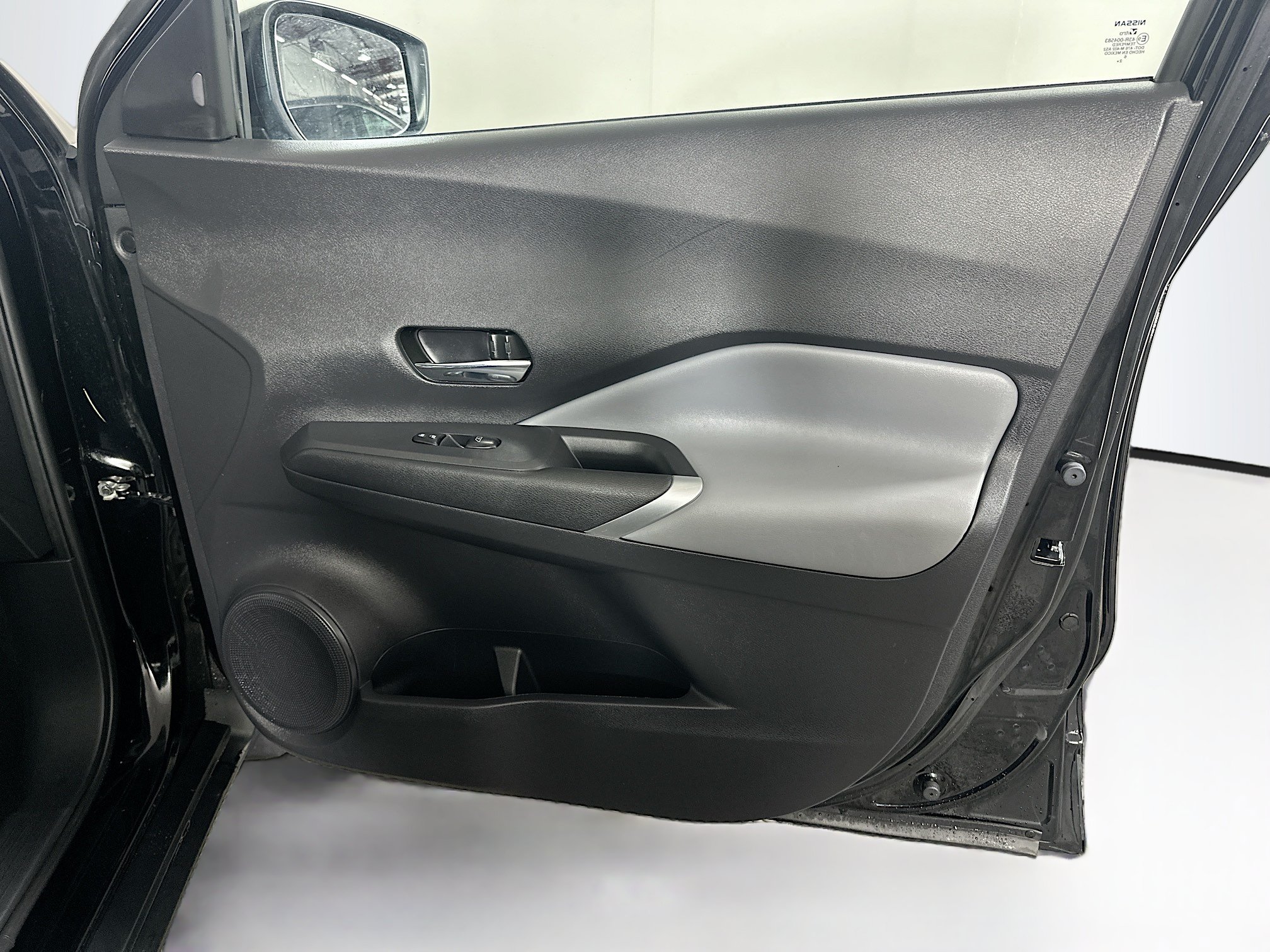 Used 2023 Nissan Kicks SR w/ SR Premium Package FWD image 30