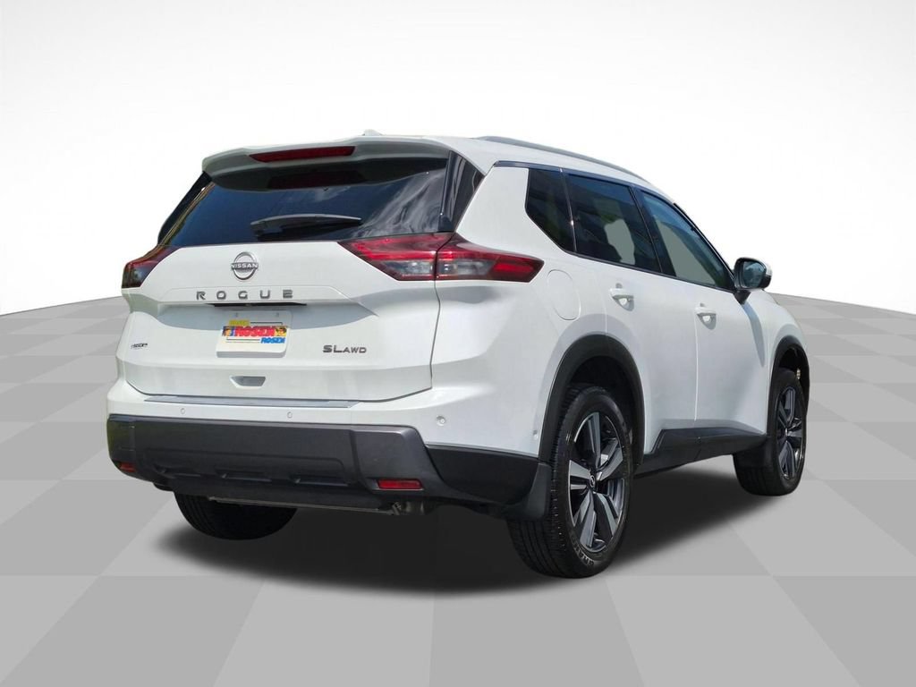 Used 2025 Nissan Rogue SL AWD/4WD image 3