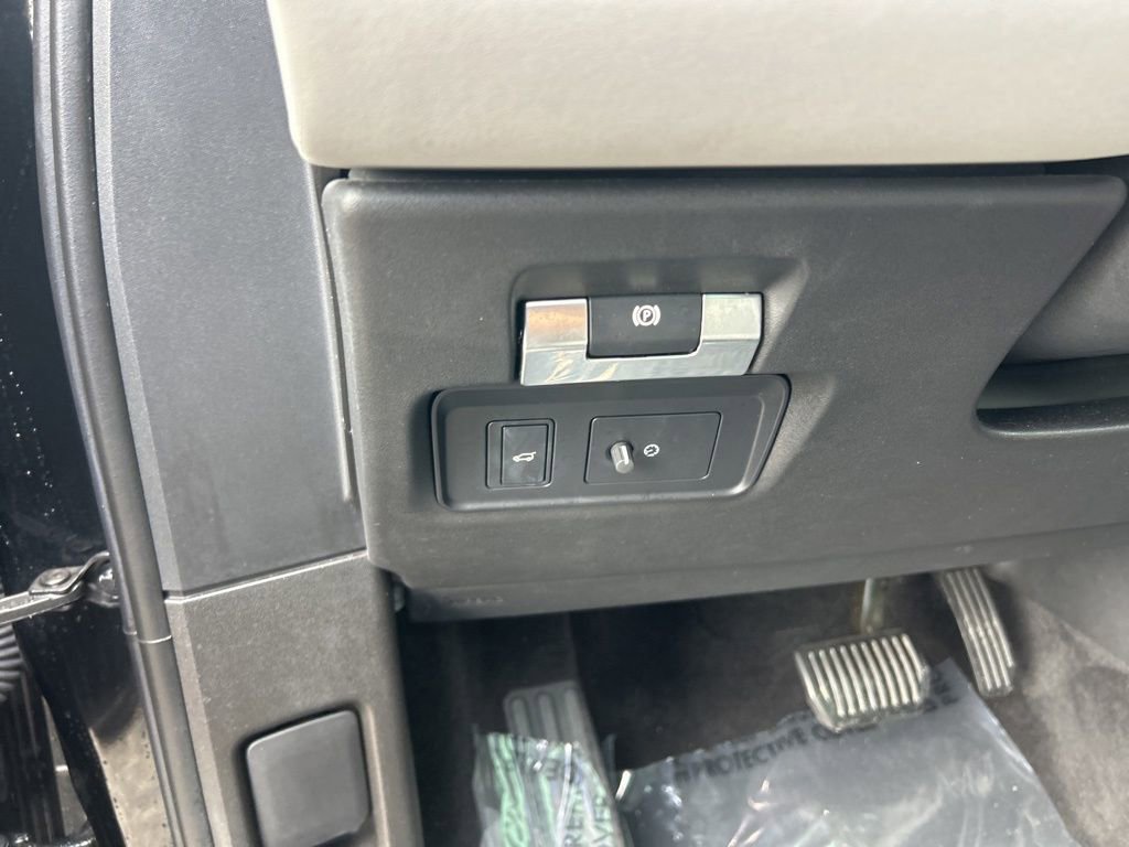 Used 2020 Land Rover Range Rover Evoque SE image 35