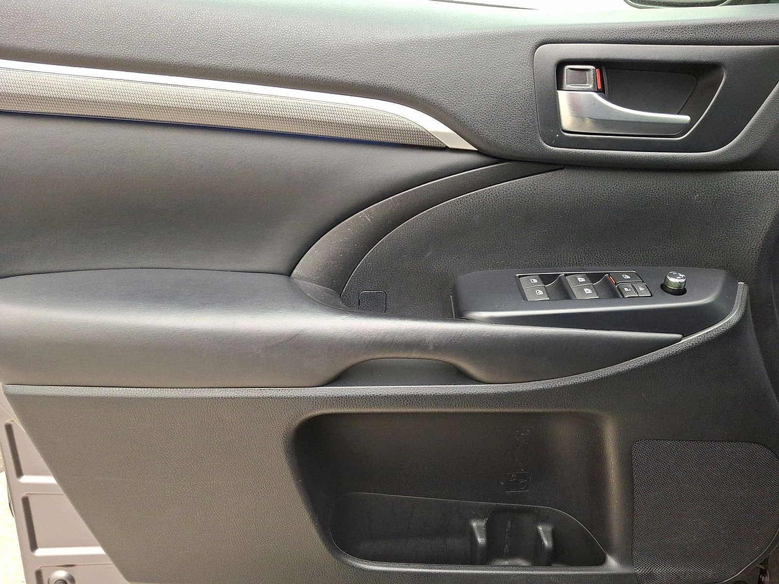 Certified 2019 Toyota Highlander SE image 10