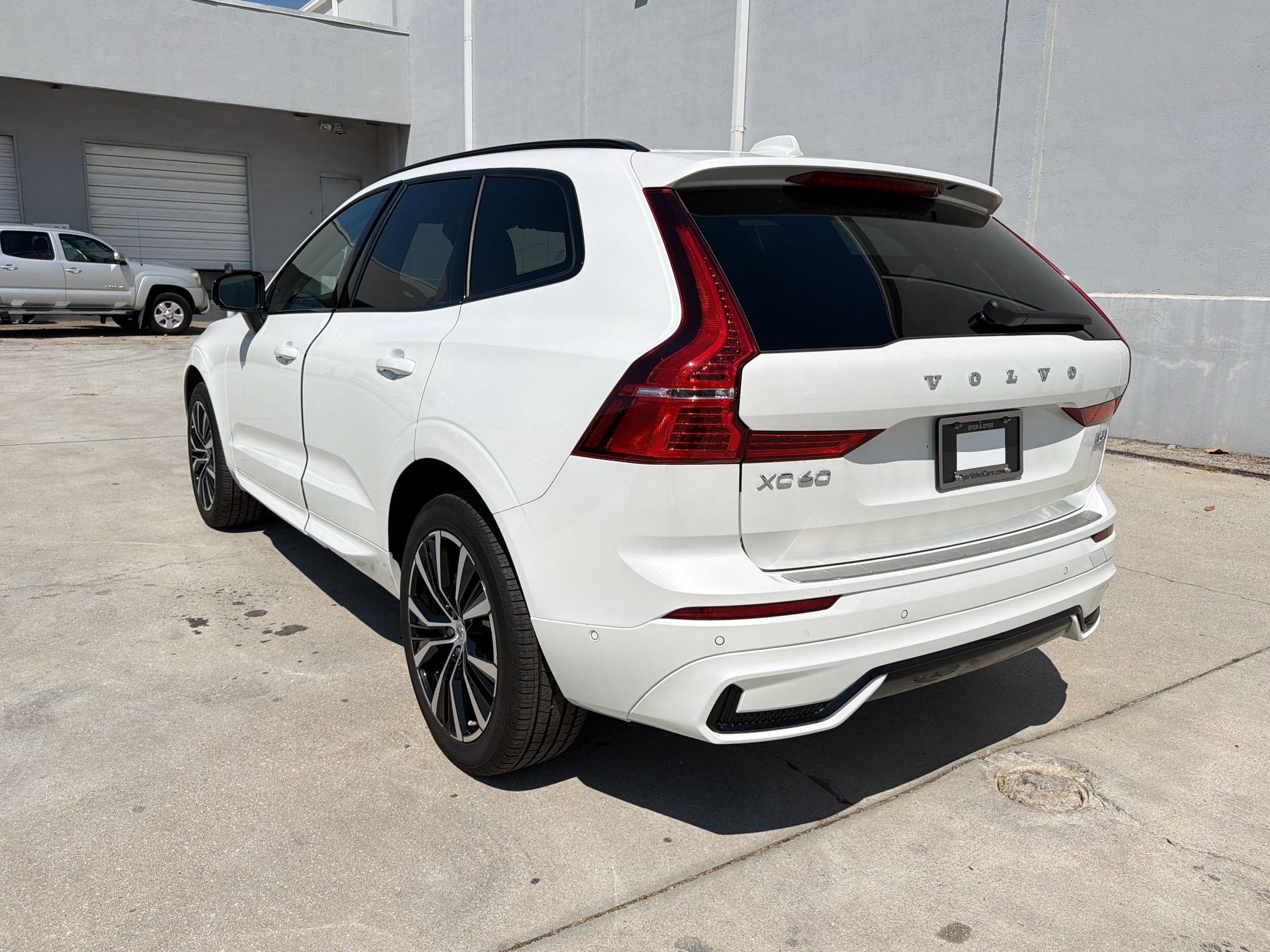Used 2023 Volvo XC60 B5 Plus w/ Climate Package image 3