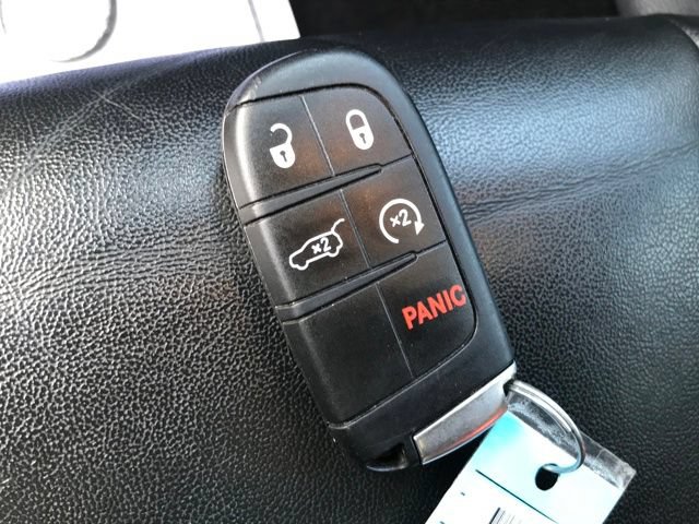 Used 2022 Jeep Grand Cherokee Limited w/ Technology Group AWD/4WD image 25