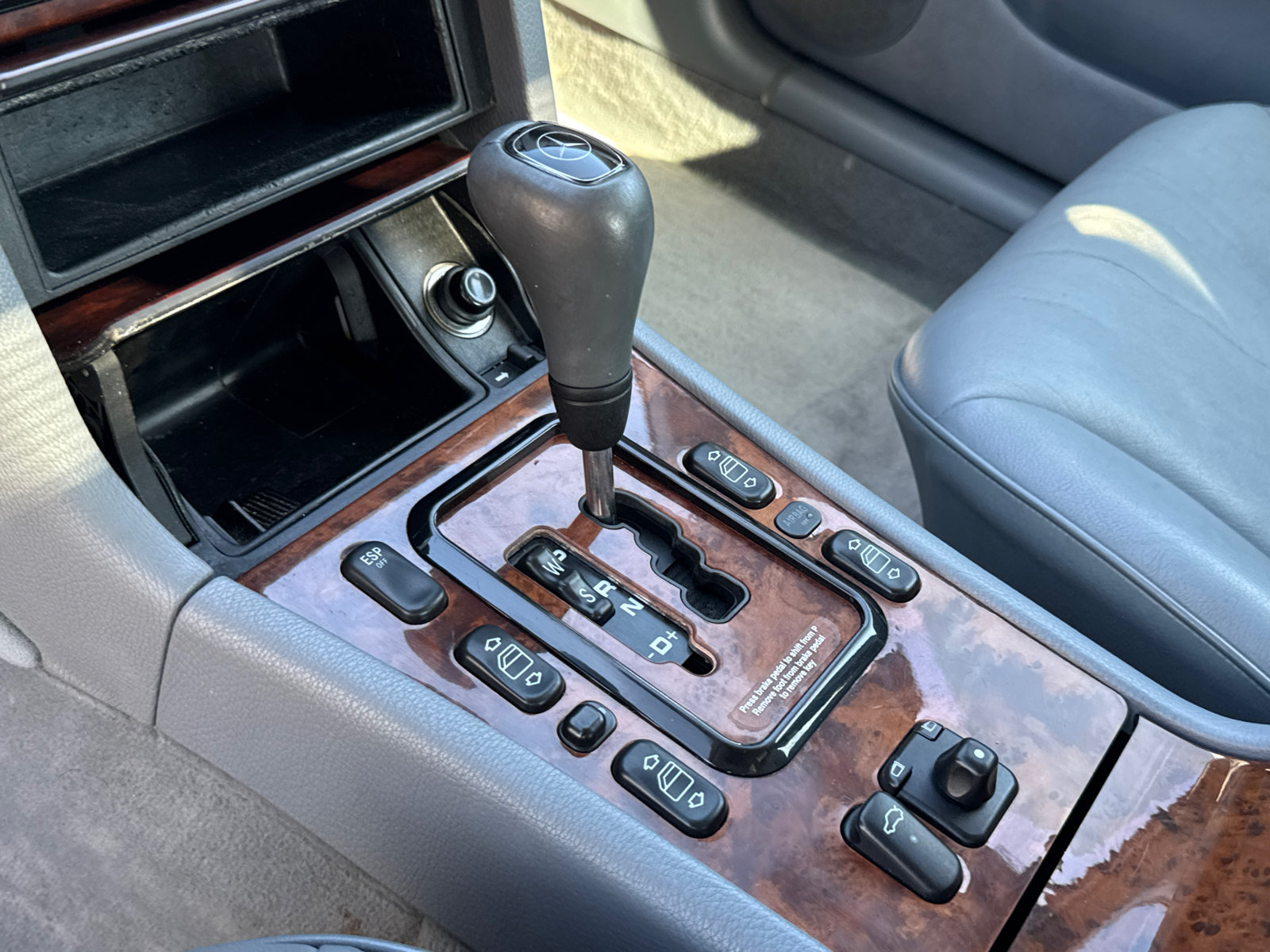 Used 2000 Mercedes-Benz E 320 Sedan image 15