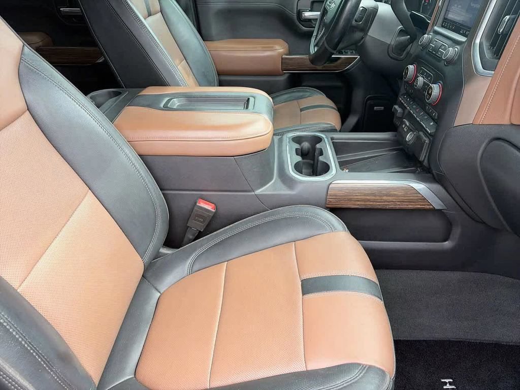 Used 2019 Chevrolet Silverado 1500 High Country w/ Technology Package AWD/4WD image 9