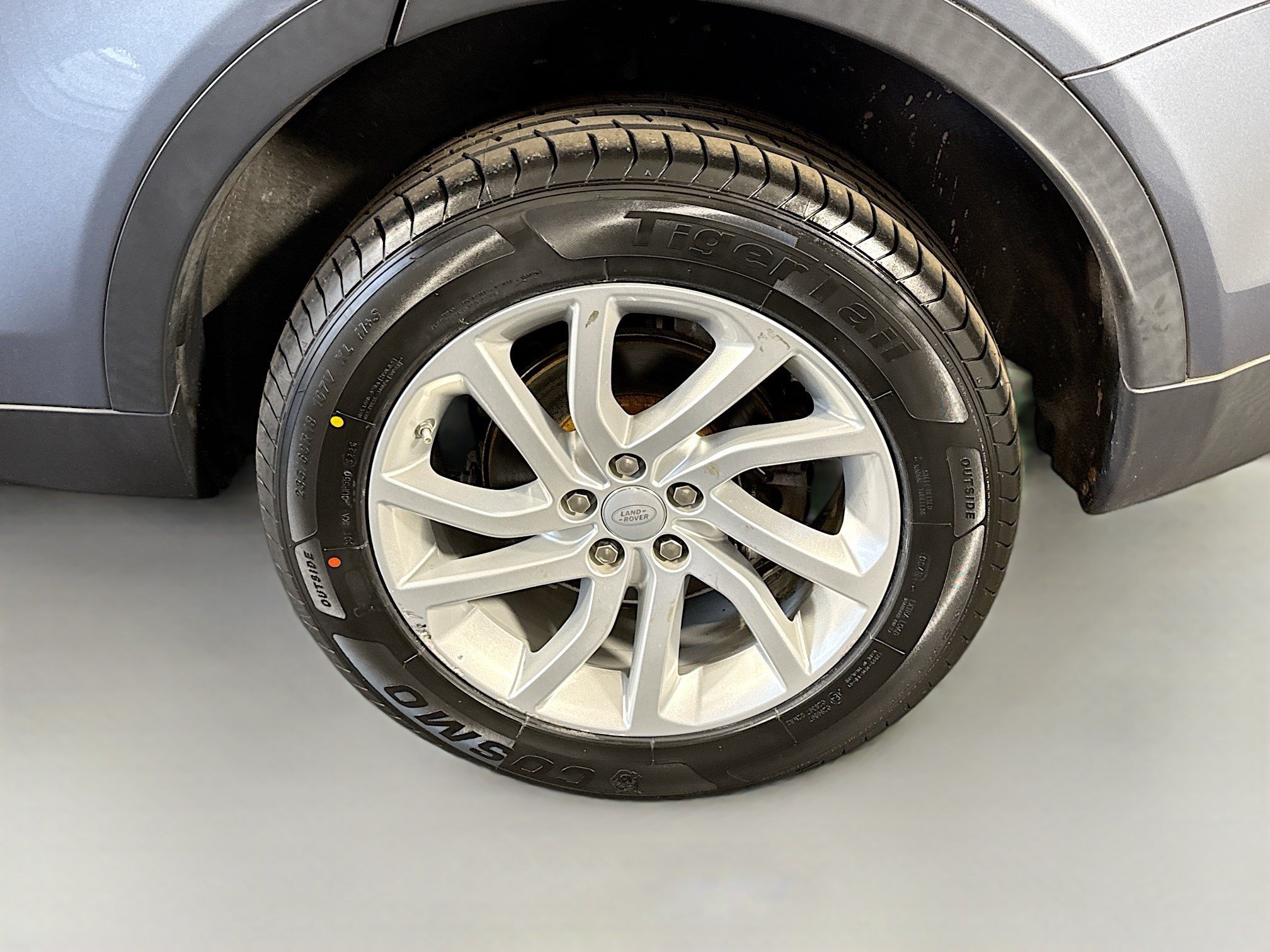 Used 2019 Land Rover Discovery Sport HSE AWD/4WD image 37