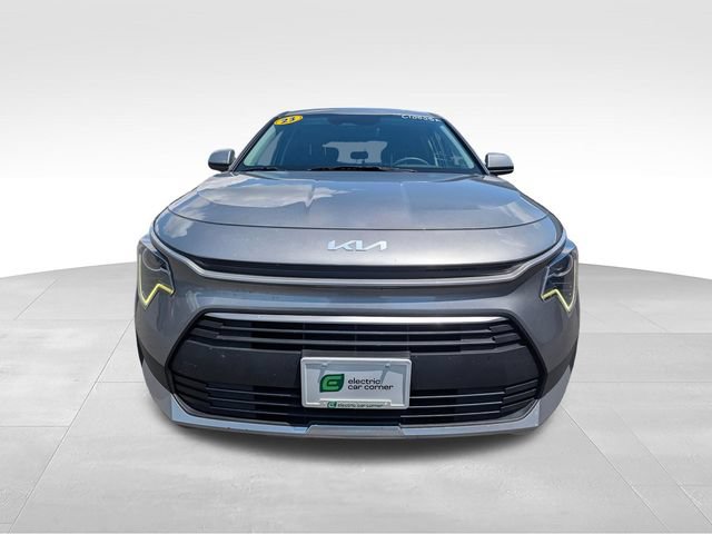 Used 2023 Kia Niro LX FWD image 2