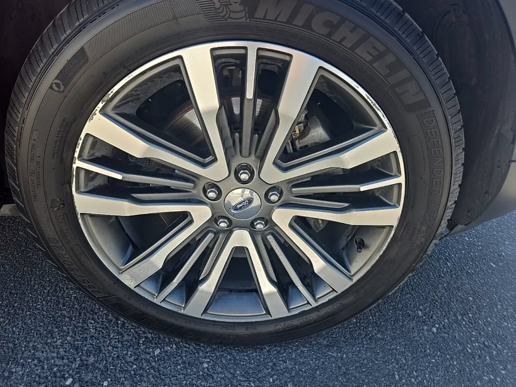 Used 2018 Ford Explorer Platinum AWD/4WD image 37