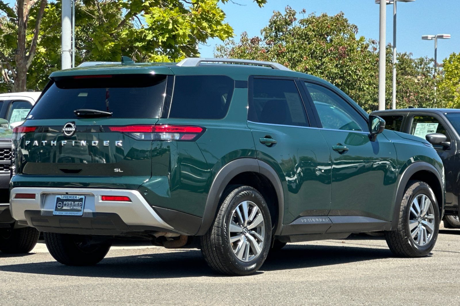 Certified 2025 Nissan Pathfinder SL FWD image 4
