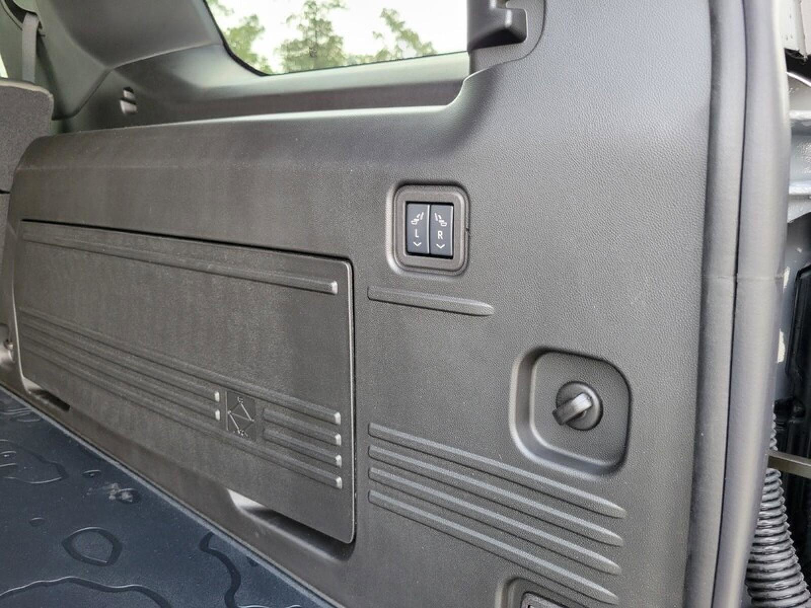 New 2025 GMC Hummer EV 2X w/ LPO, Illumination Package image 8