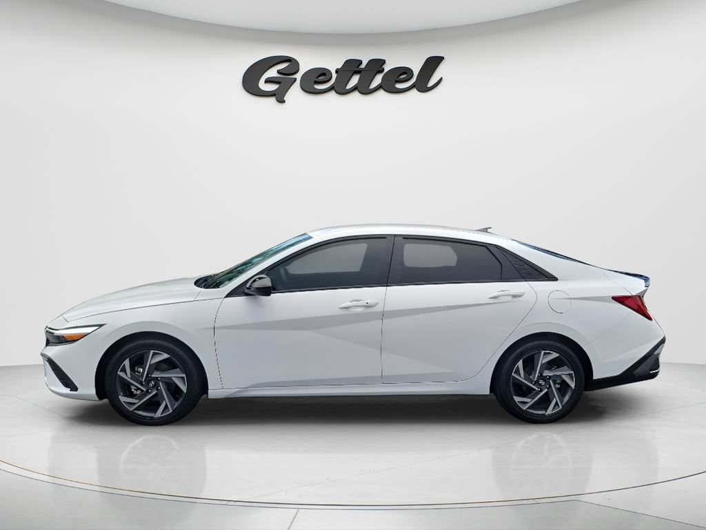 Certified 2025 Hyundai Elantra SEL FWD image 8