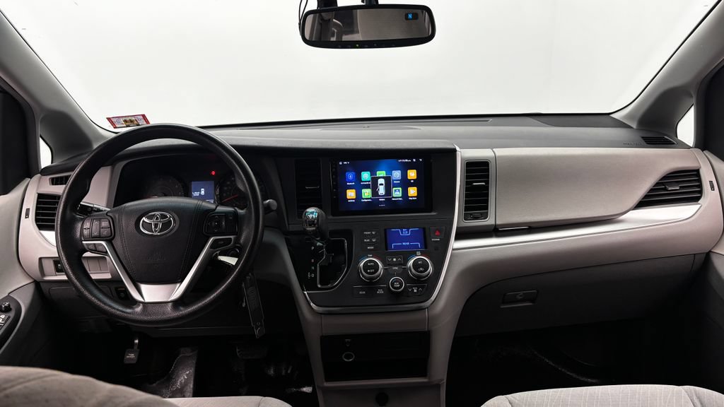 Used 2015 Toyota Sienna LE FWD image 24
