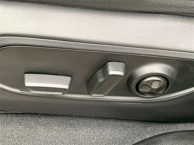 Certified 2025 Jeep Grand Cherokee Limited w/ Black Appearance Package image 19