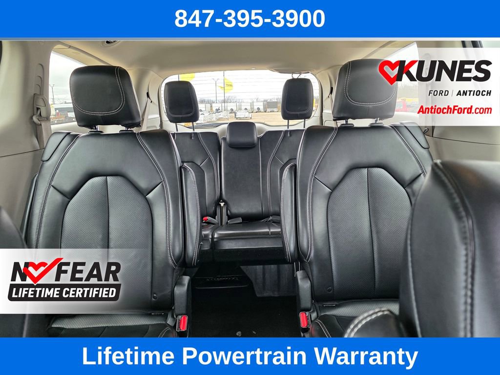 Used 2024 Chrysler Pacifica Touring-L FWD image 35