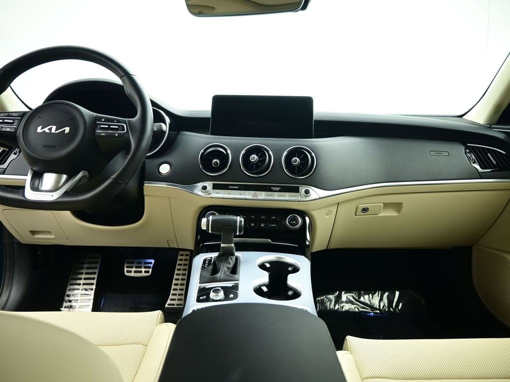 Certified 2022 Kia Stinger GT1 image 9