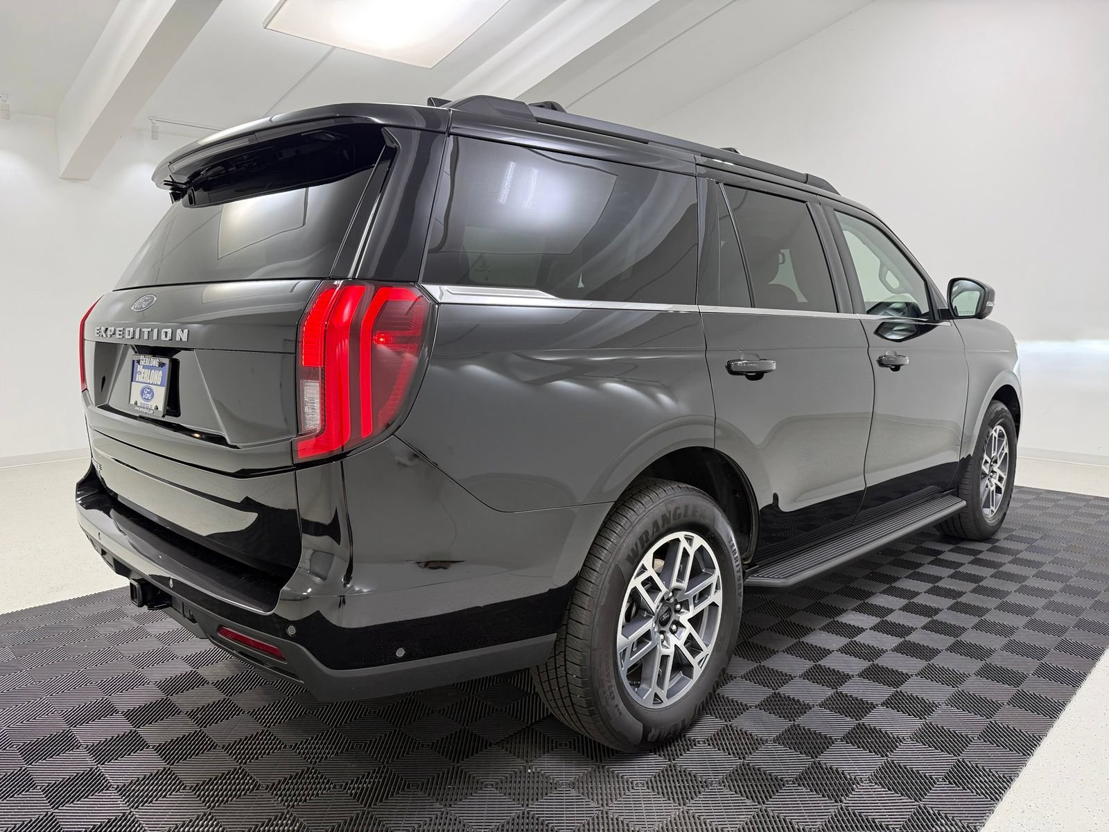 New 2025 Ford Expedition Active RWD image 7