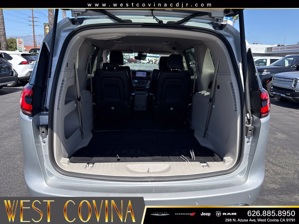Used 2024 Chrysler Pacifica Touring-L FWD image 15