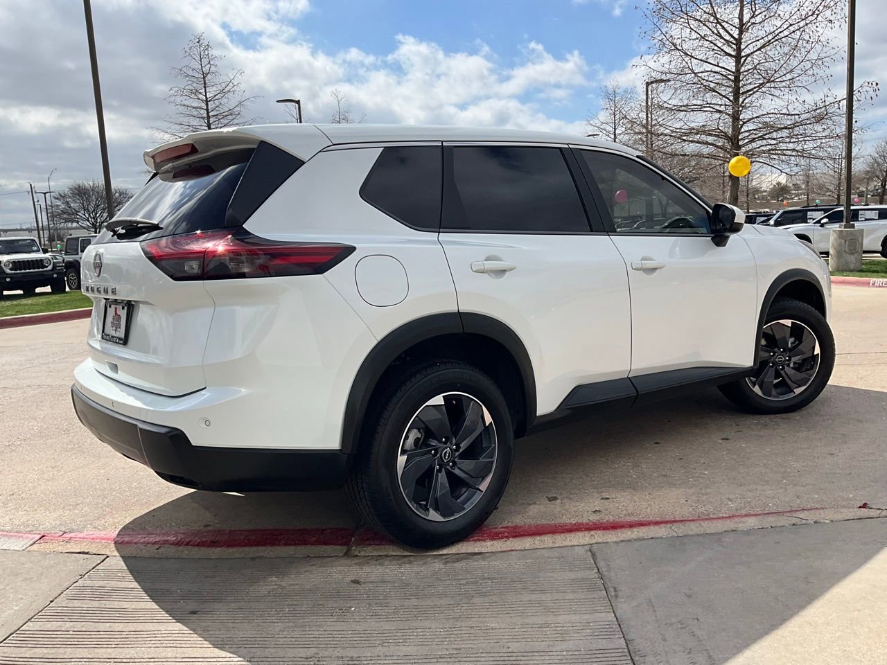 Used 2025 Nissan Rogue SV image 6