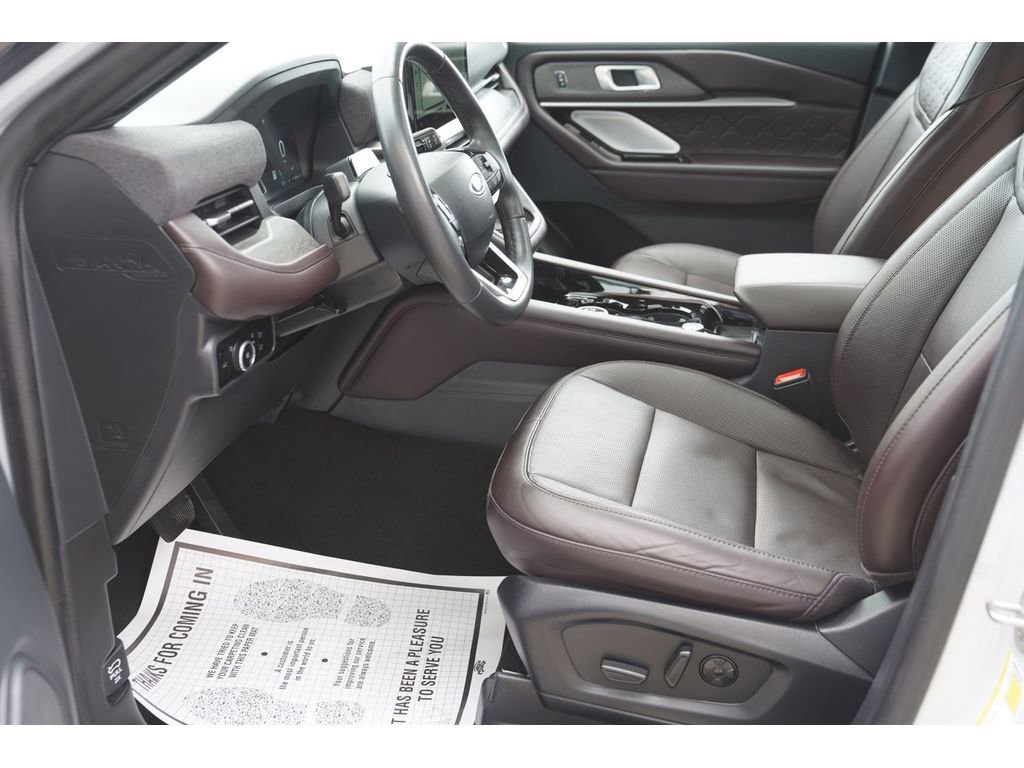 Used 2025 Ford Explorer Platinum w/ LUX Leather Package AWD/4WD image 15