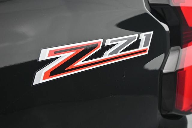 Used 2025 Chevrolet Colorado Z71 w/ Midnight Edition AWD/4WD image 11