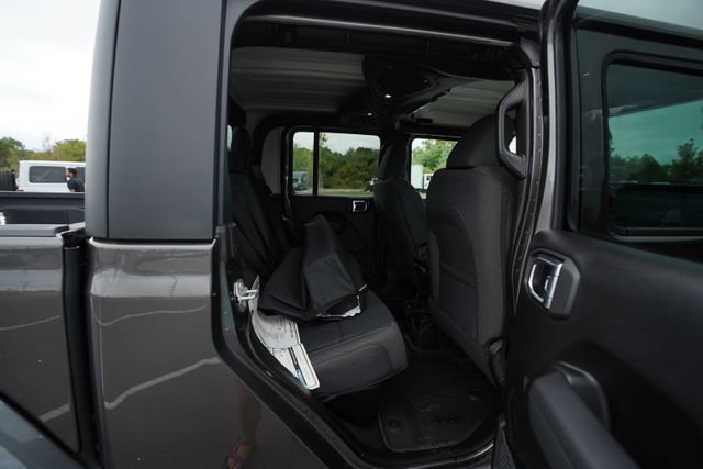 New 2025 Jeep Gladiator Sport image 20