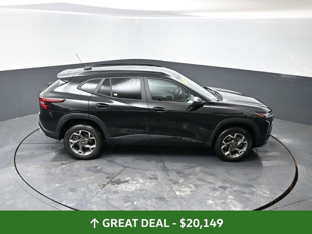 Used 2025 Chevrolet Trax LT image 45