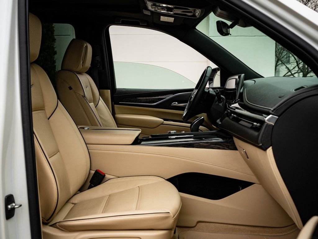 Used 2021 Cadillac Escalade ESV Premium Luxury image 28