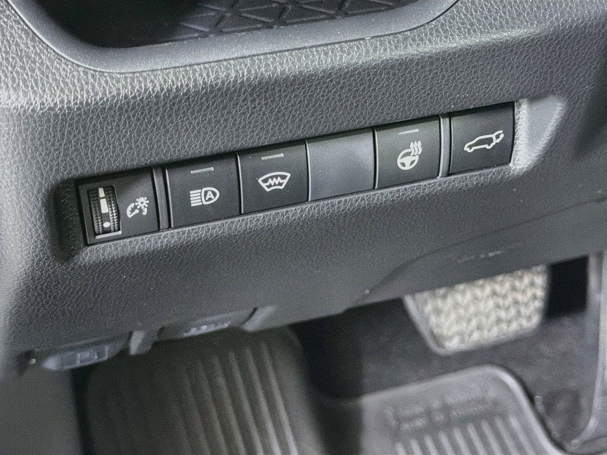 Used 2023 Toyota RAV4 XLE Premium AWD/4WD image 17