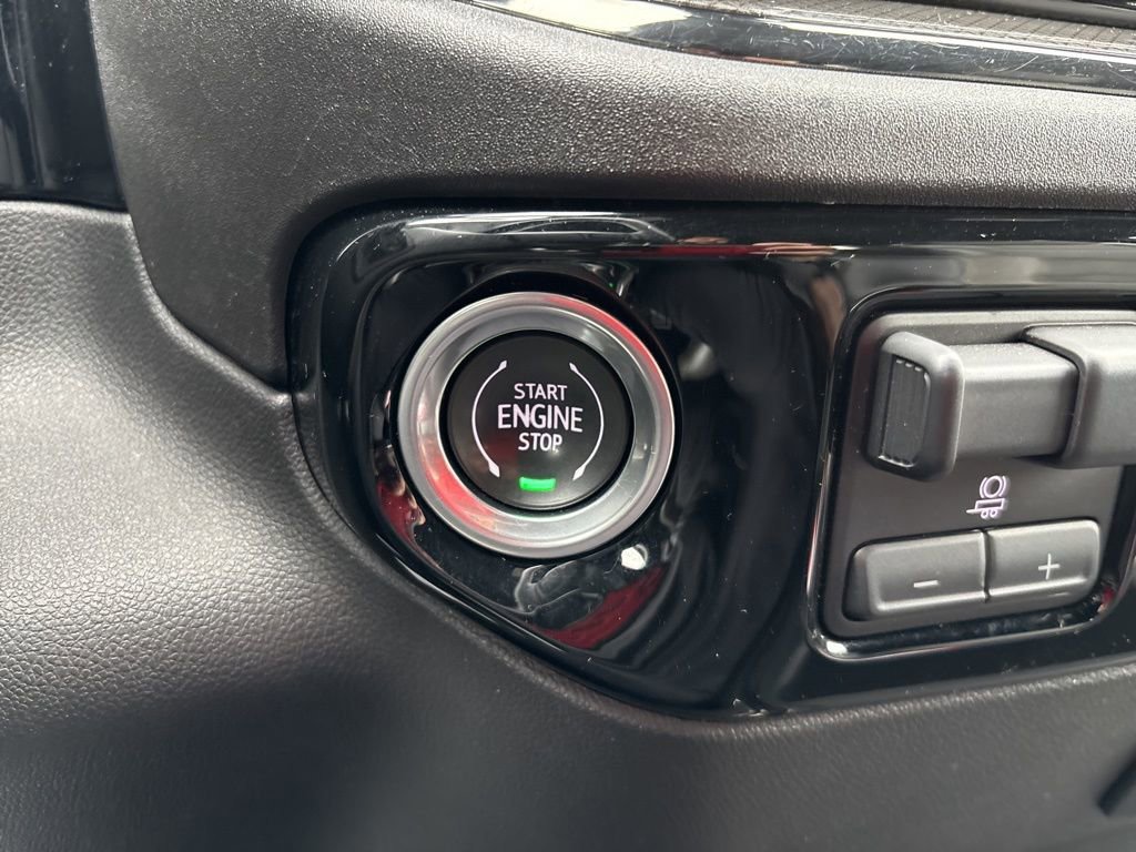 Used 2024 Chevrolet Silverado 2500 ZR2 w/ Technology Package image 38