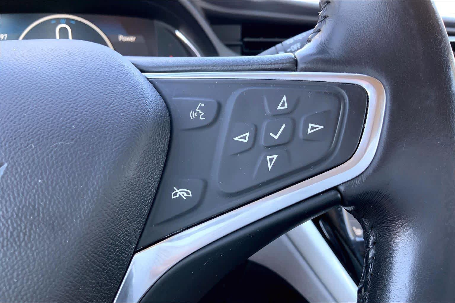 Used 2019 Chevrolet Bolt Premier w/ Infotainment Package FWD image 23