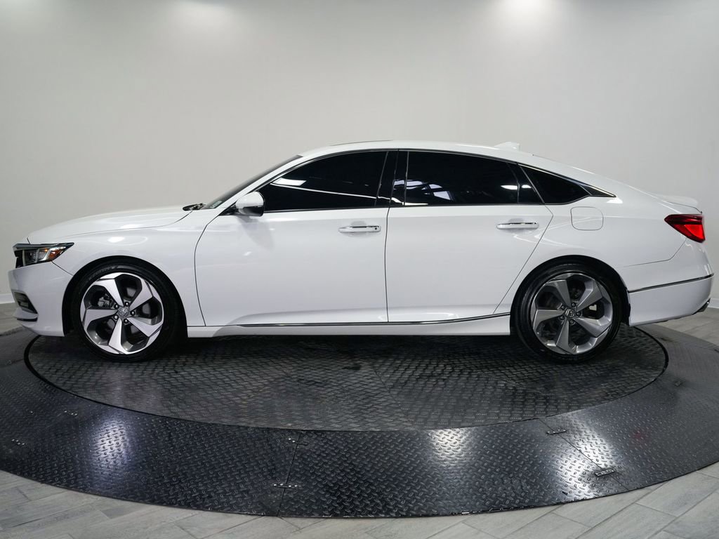 Used 2018 Honda Accord Touring image 4