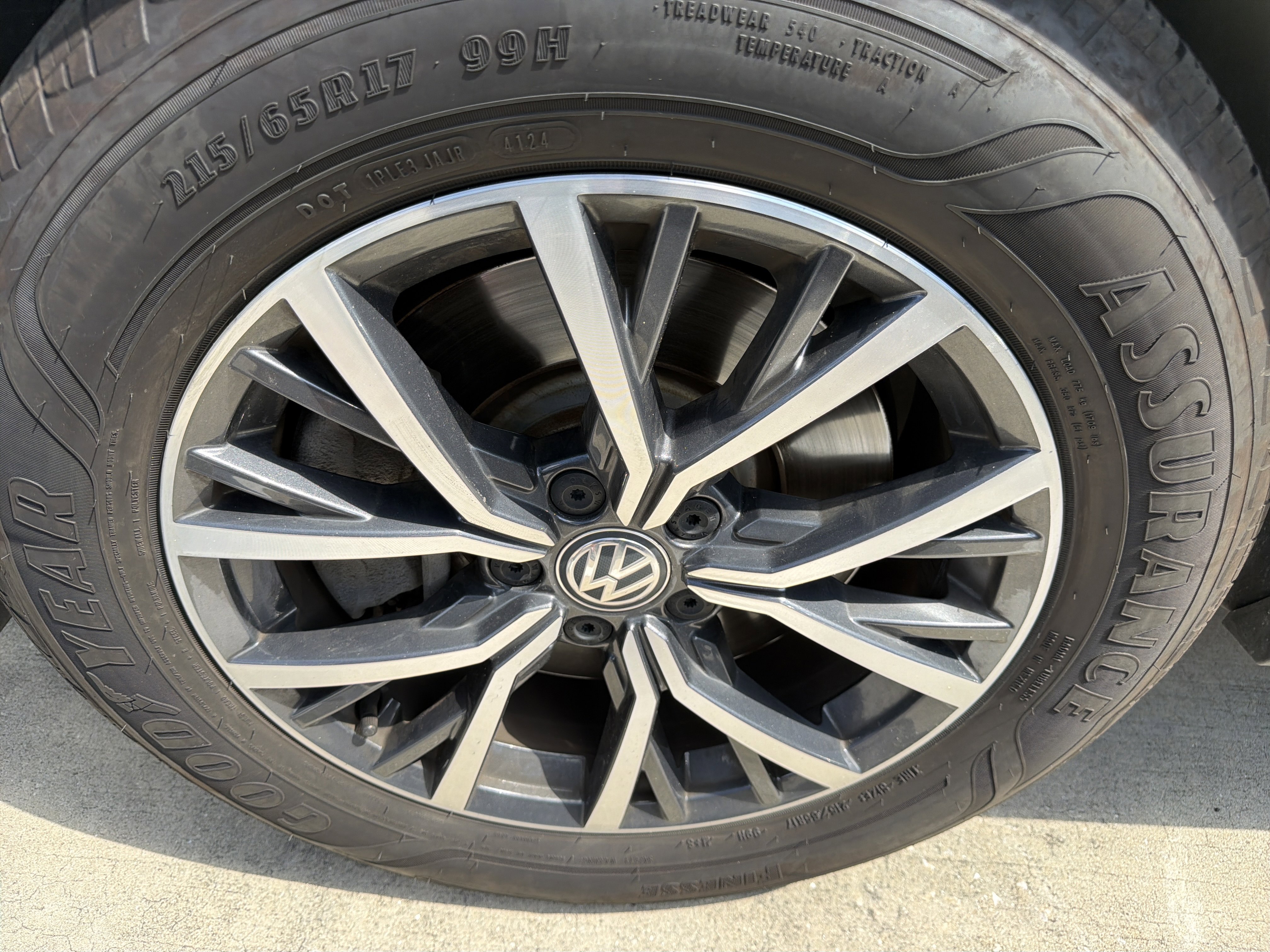 Used 2020 Volkswagen Tiguan SE w/ Panoramic Sunroof Package AWD/4WD image 4