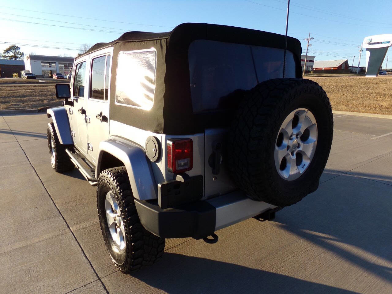 Used 2015 Jeep Wrangler Unlimited Sahara w/ Connectivity Group image 33