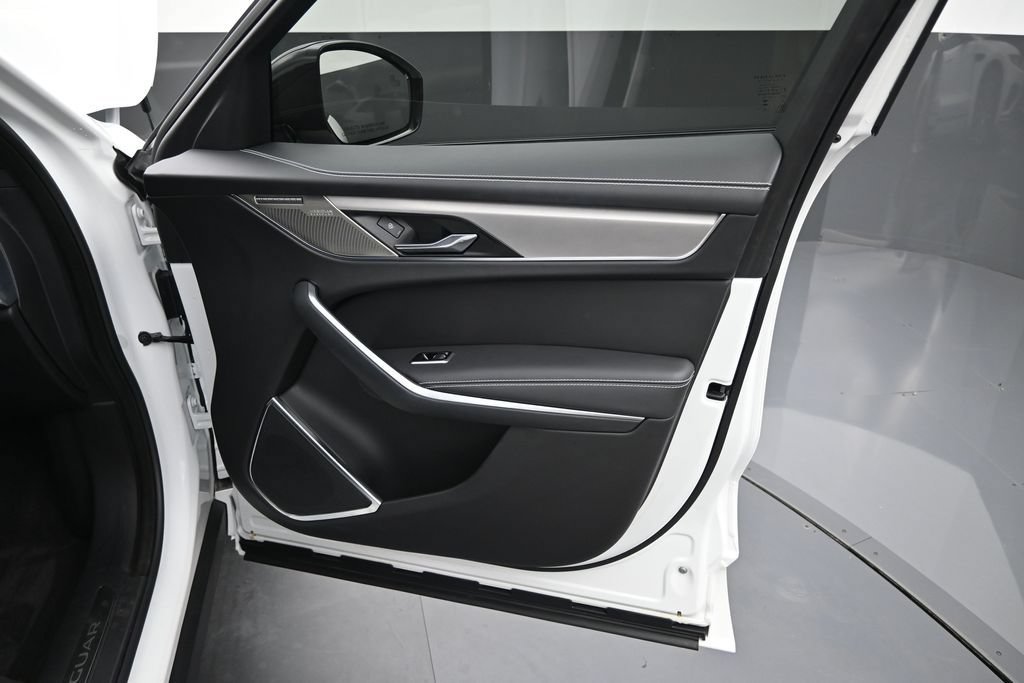 Certified 2024 Jaguar F-PACE R-Dynamic S AWD/4WD image 4