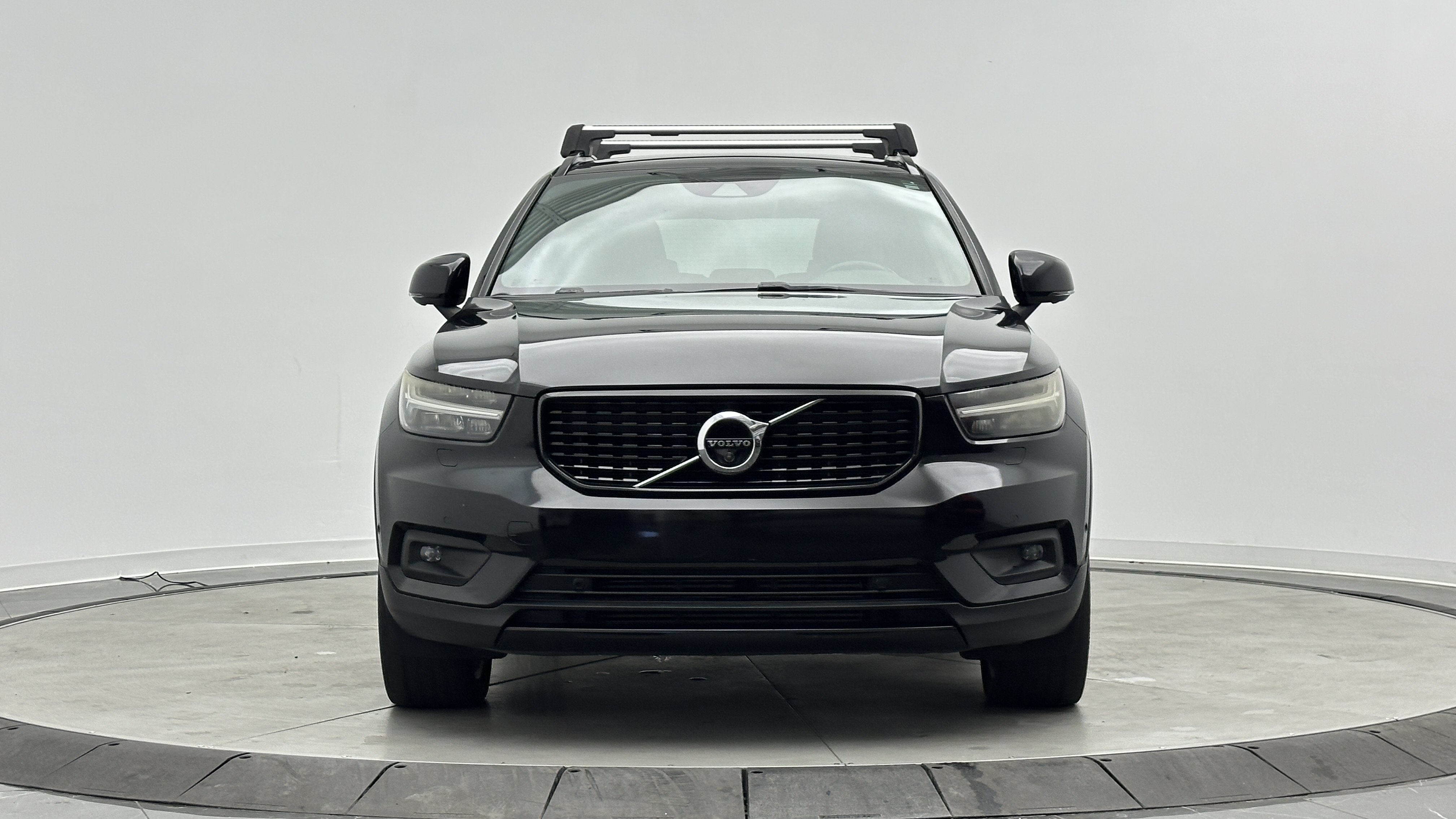 Used 2019 Volvo XC40 T5 R-Design AWD/4WD image 2