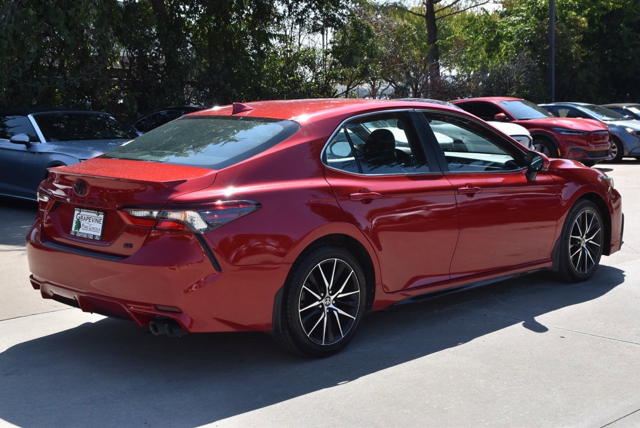 Used 2022 Toyota Camry SE w/ Convenience Package FWD image 7