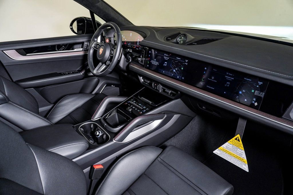 New 2026 Porsche Cayenne GTS image 14