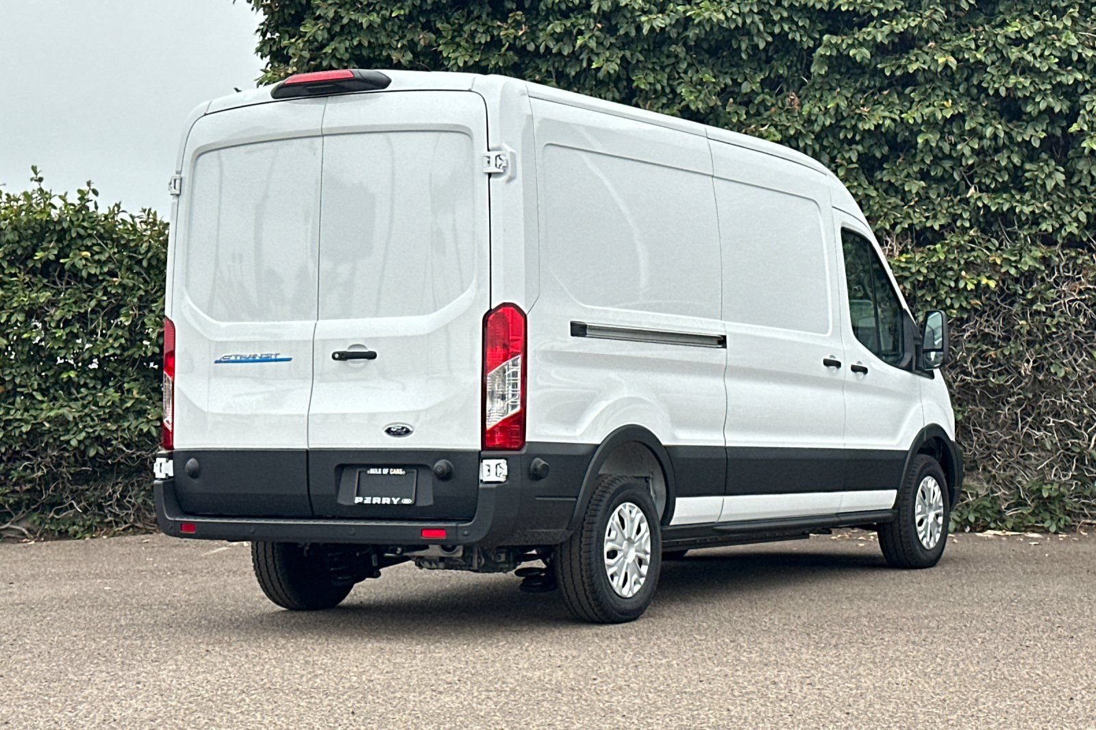 New 2025 Ford E-Transit 148 Medium Roof RWD image 3