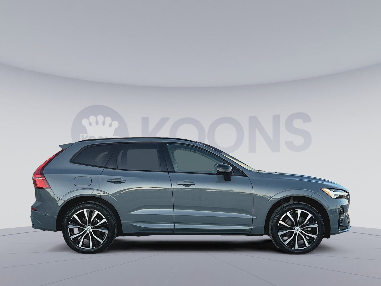 Used 2023 Volvo XC60 B5 Plus image 8