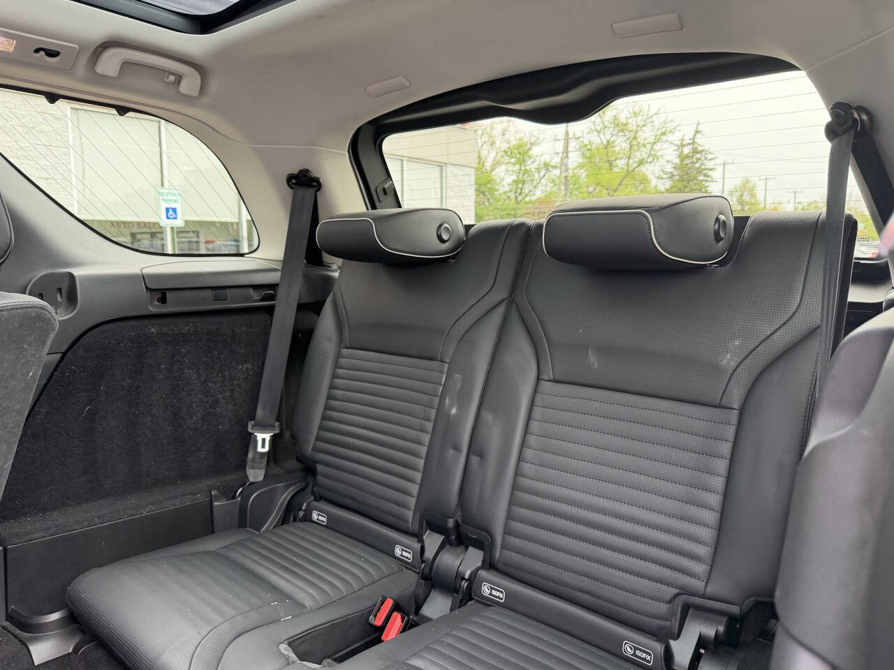 Used 2017 Land Rover Discovery HSE AWD/4WD image 22