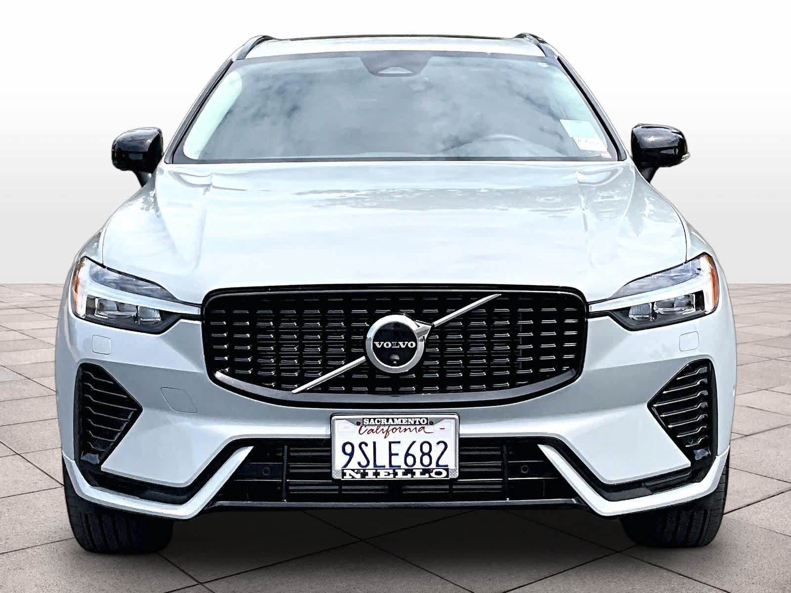 Used 2025 Volvo XC60 T8 Plus AWD/4WD image 3