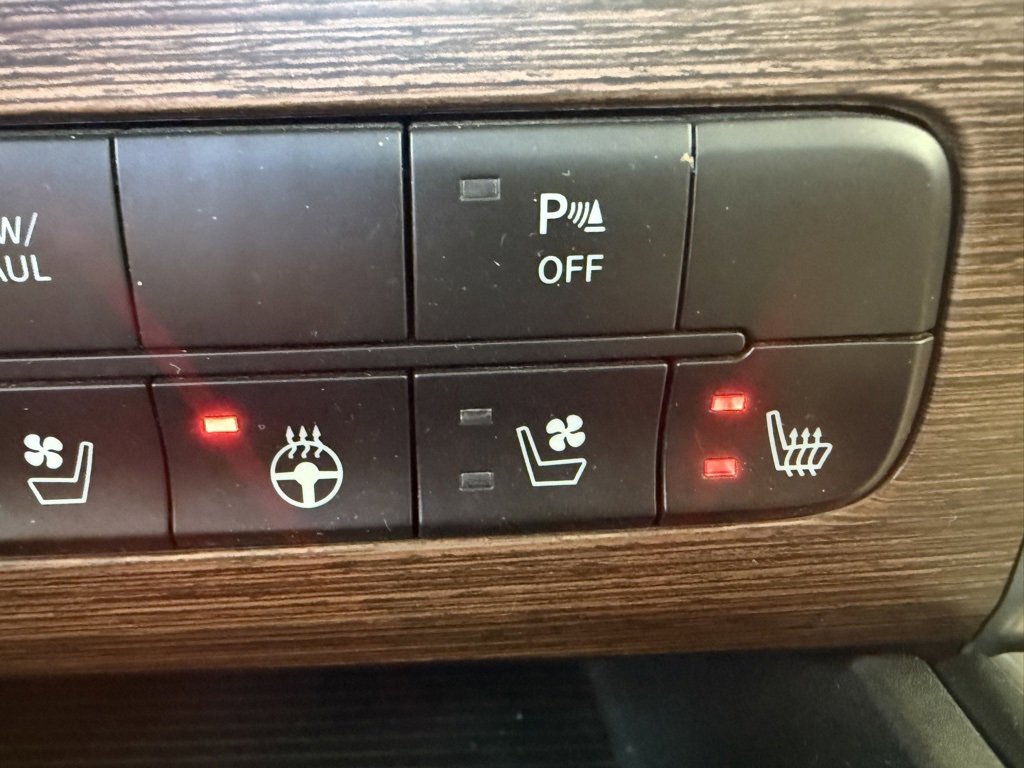 Used 2013 RAM 1500 Laramie w/ Convenience Group image 33