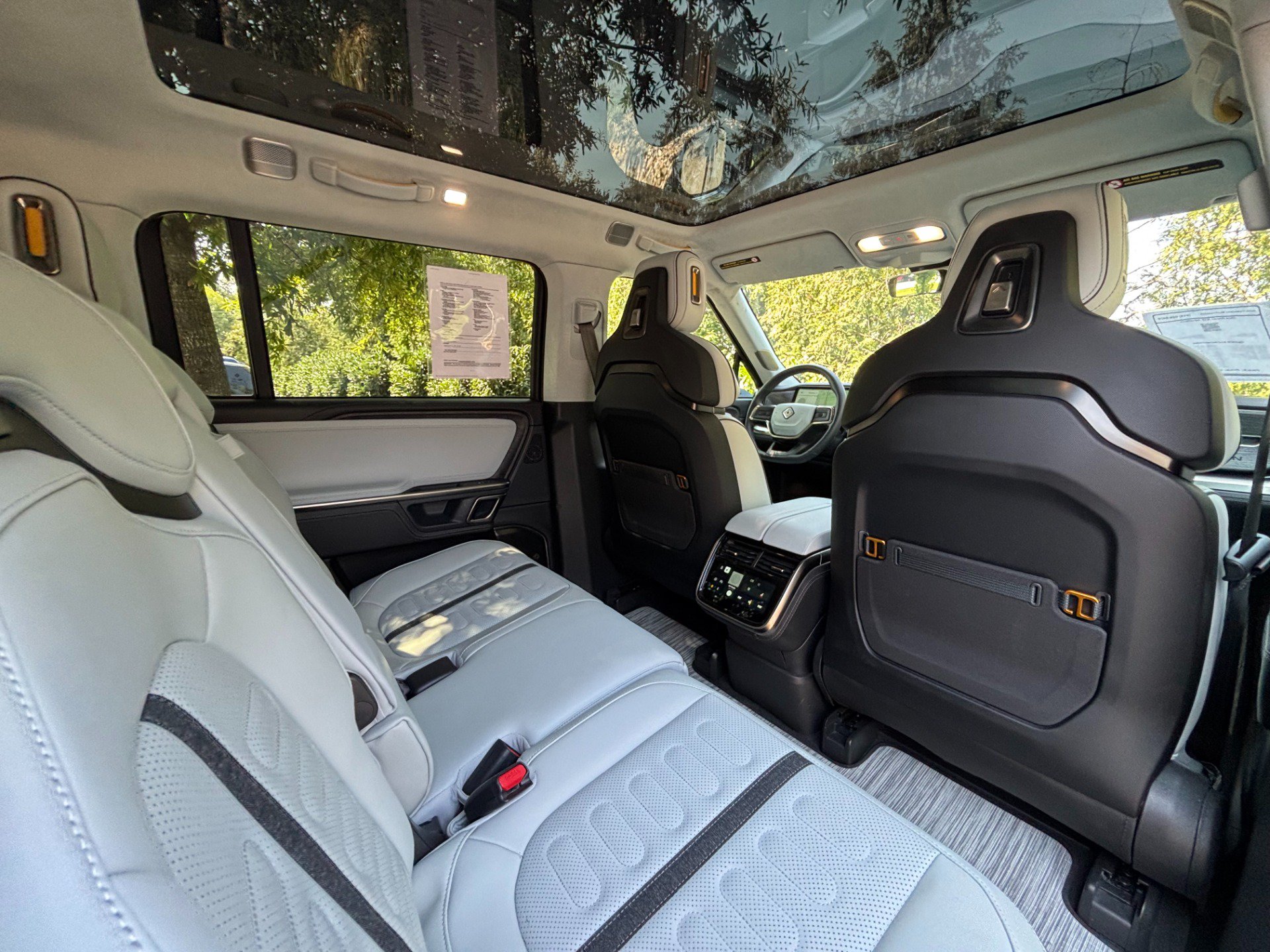 Used 2024 Rivian R1S Adventure Dual AWD/4WD image 21