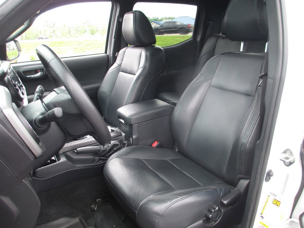 Used 2019 Toyota Tacoma TRD Off-Road AWD/4WD image 22