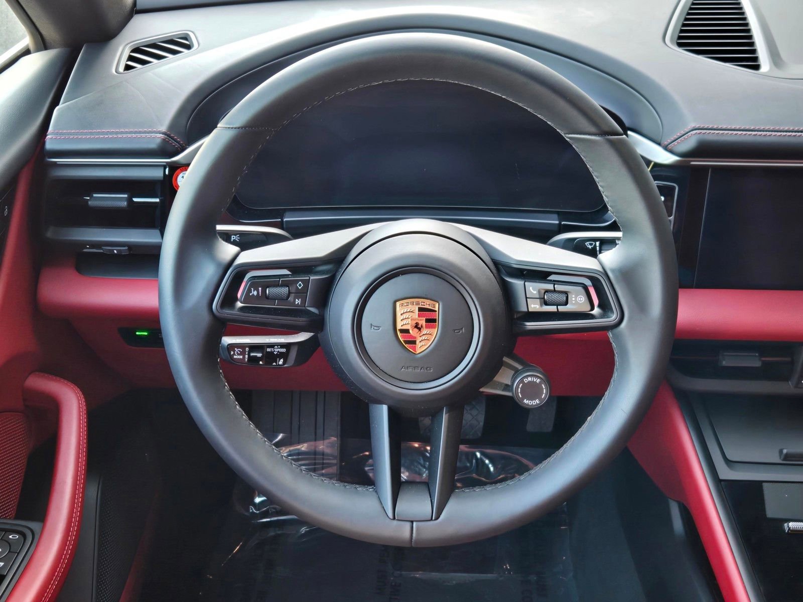 Certified 2025 Porsche Macan 4 Electric AWD/4WD image 15