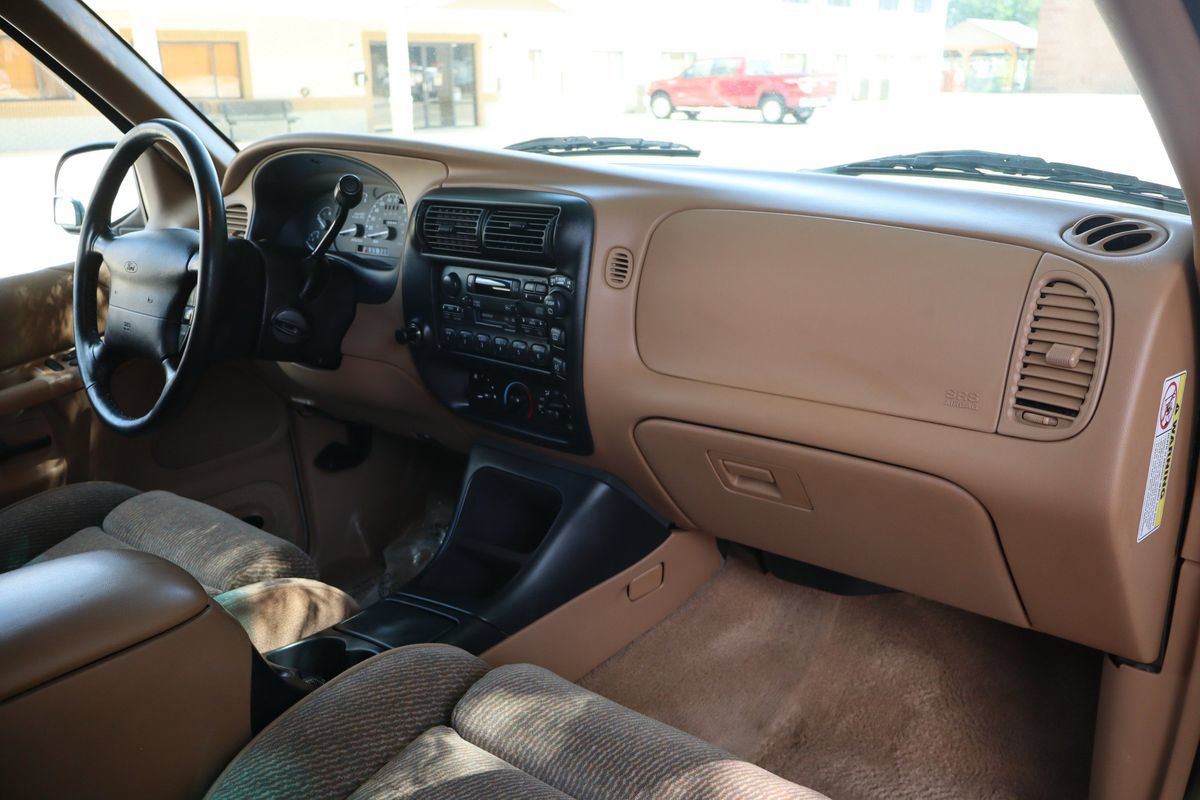 Used 1996 Ford Explorer XLT AWD/4WD image 17