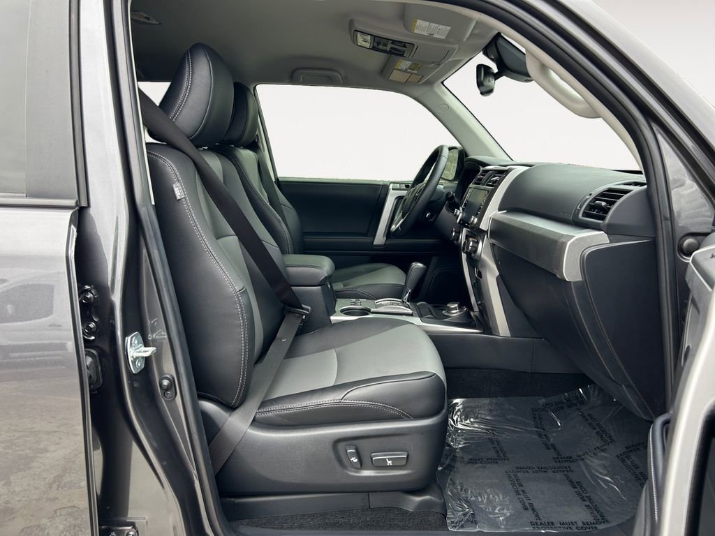 Used 2022 Toyota 4Runner SR5 Premium image 11