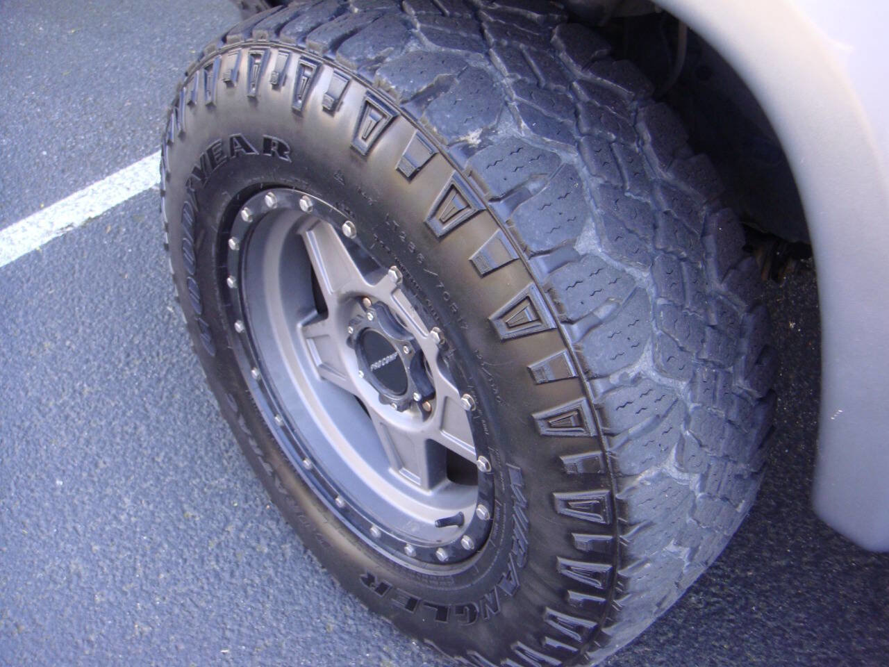 Used 2015 Toyota Tacoma 4x4 Double Cab w/ TRD Off-Road Package image 17