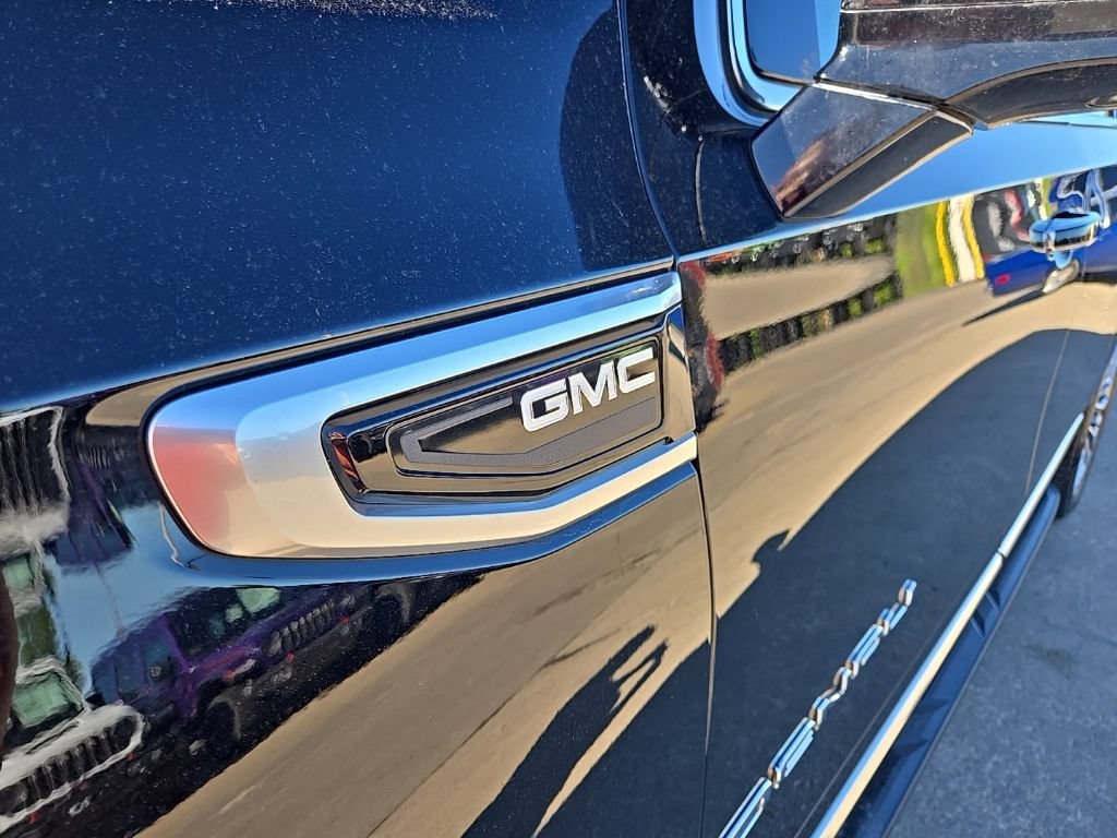 Used 2024 GMC Yukon XL Denali w/ Advanced Technology Package AWD/4WD image 18