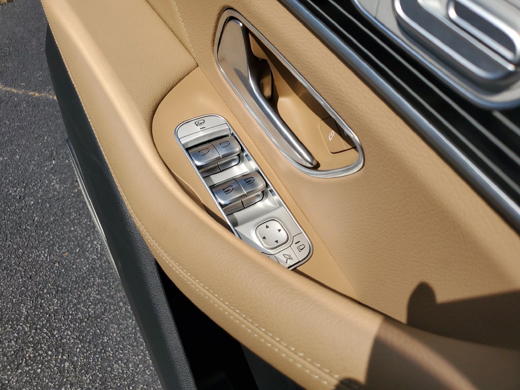 Used 2025 Mercedes-Benz GLS 580 4MATIC image 32