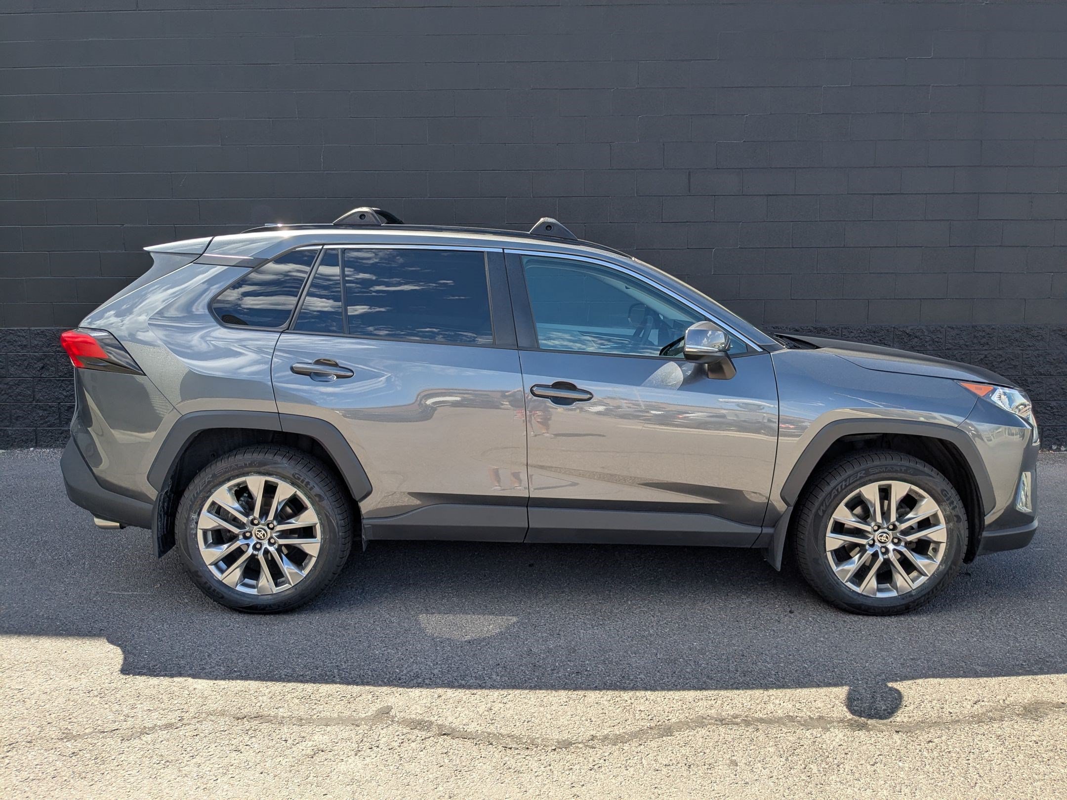 Used 2021 Toyota RAV4 XLE Premium AWD/4WD image 2